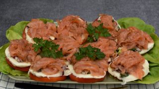 Sałatka Caprese al salmone