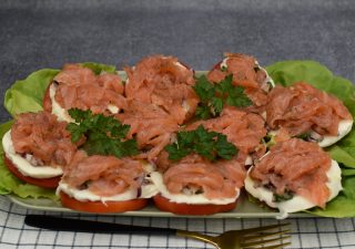 Sałatka Caprese al salmone