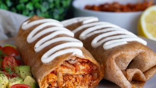 Tortilla z szarnanym indykiem (chimichanga)