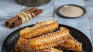 Churros z cukrem pudrem