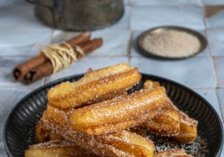 Churros z cukrem pudrem