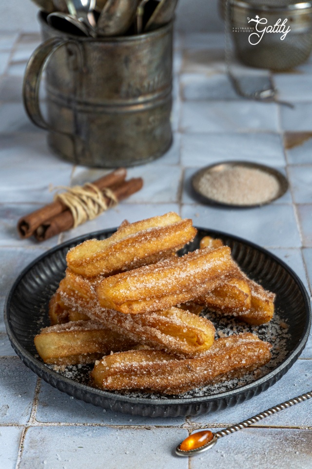 Churros z cukrem pudrem