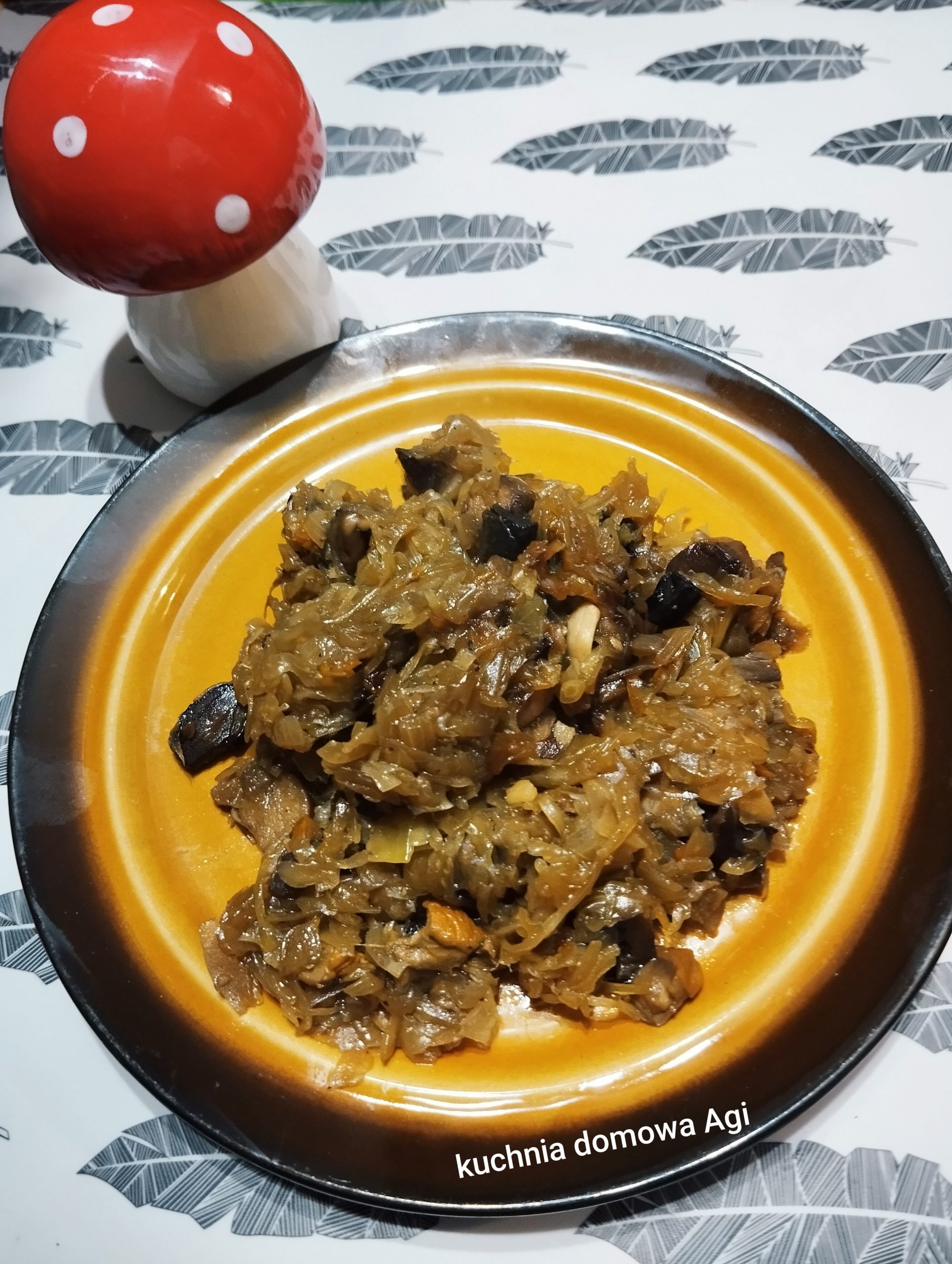 Kapusta-farsz z grzybami suszonymi leśnymi i pieczarkami z cebulką