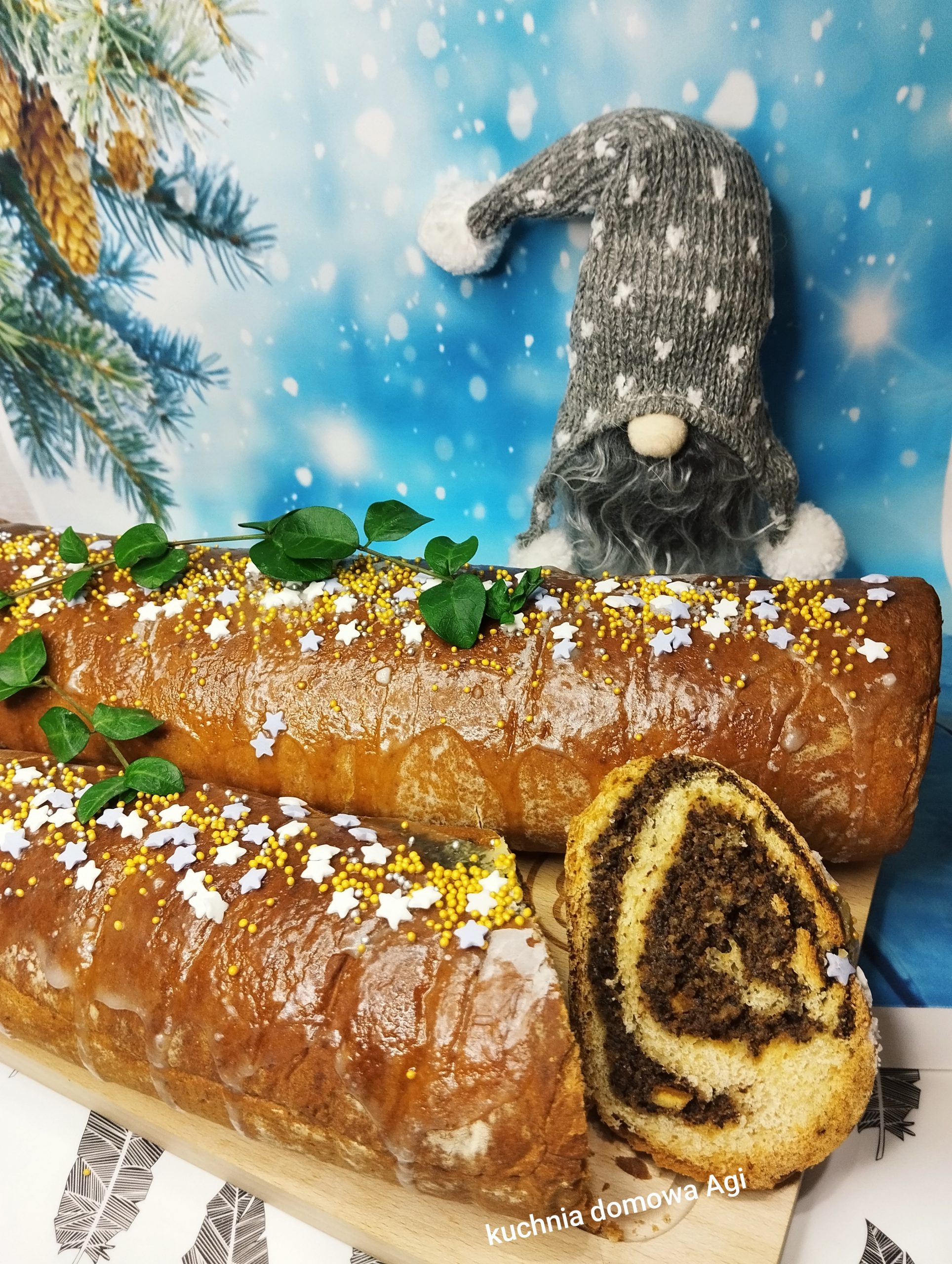 Makowiec drożdżowy na śmietanie z gotową masą z woreczka