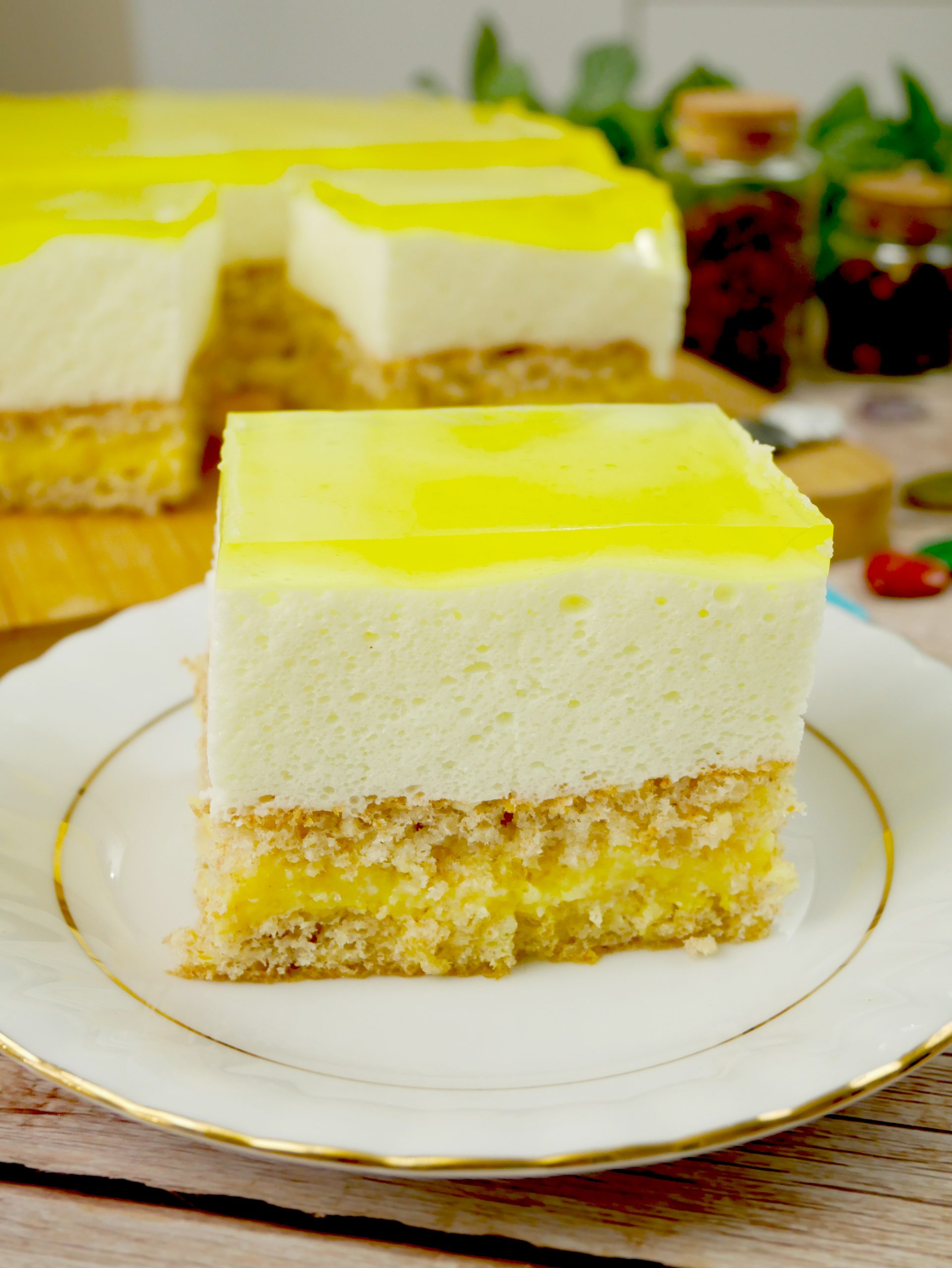 Cytrynowiec – lekkie, orzeźwiające ciasto na każdą okazję