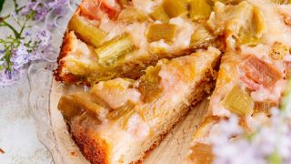 Odwrócone ciasto z rabarbarem