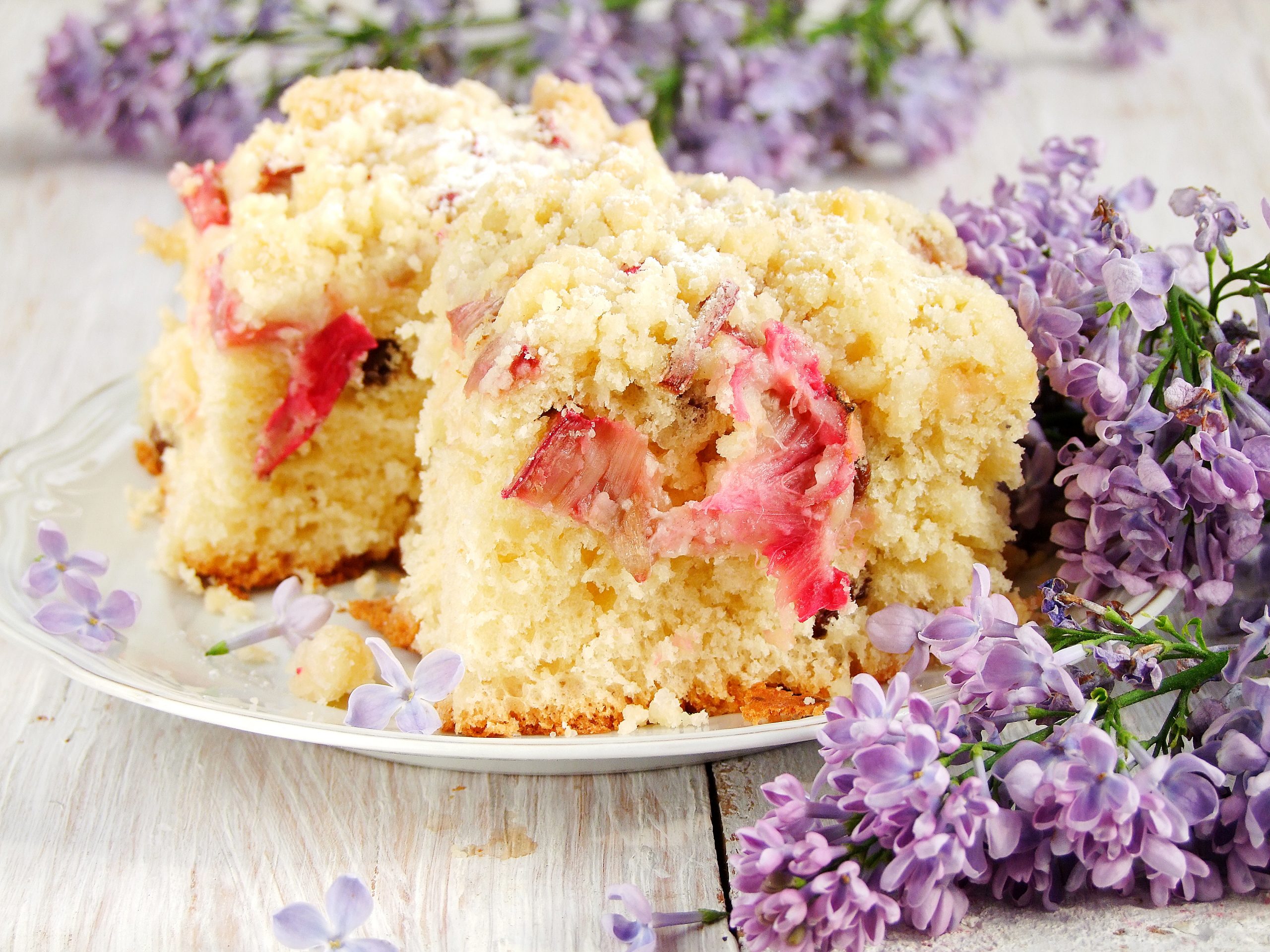 Placek drożdżowy z rabarbarem