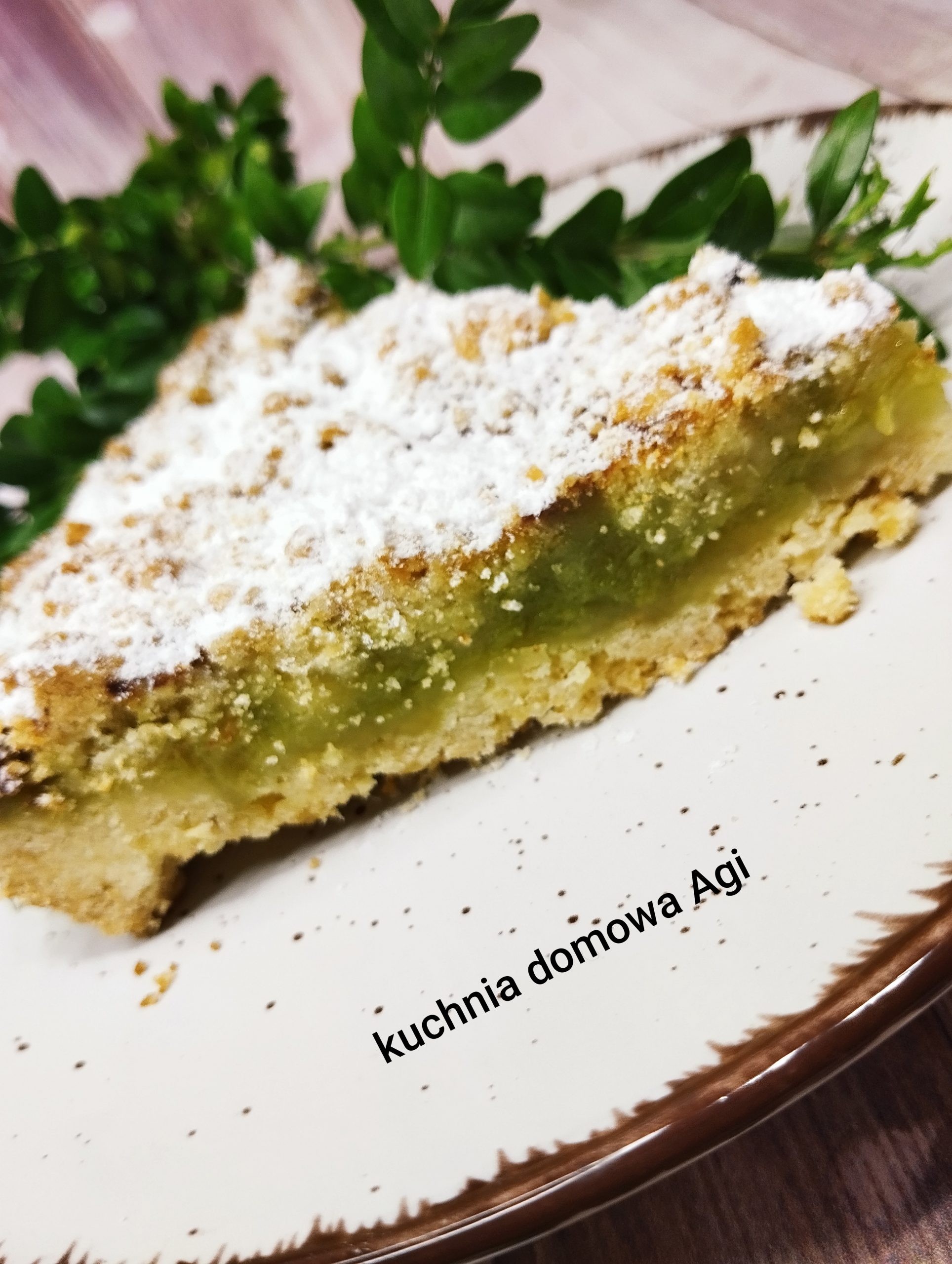 Tarta na kruszonce z rabarbarem i galaretkami