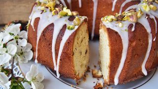 Ucierana babka z pistacjami