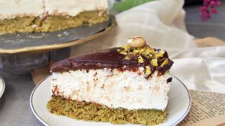 Sernik na zimno w stylu dubajskim