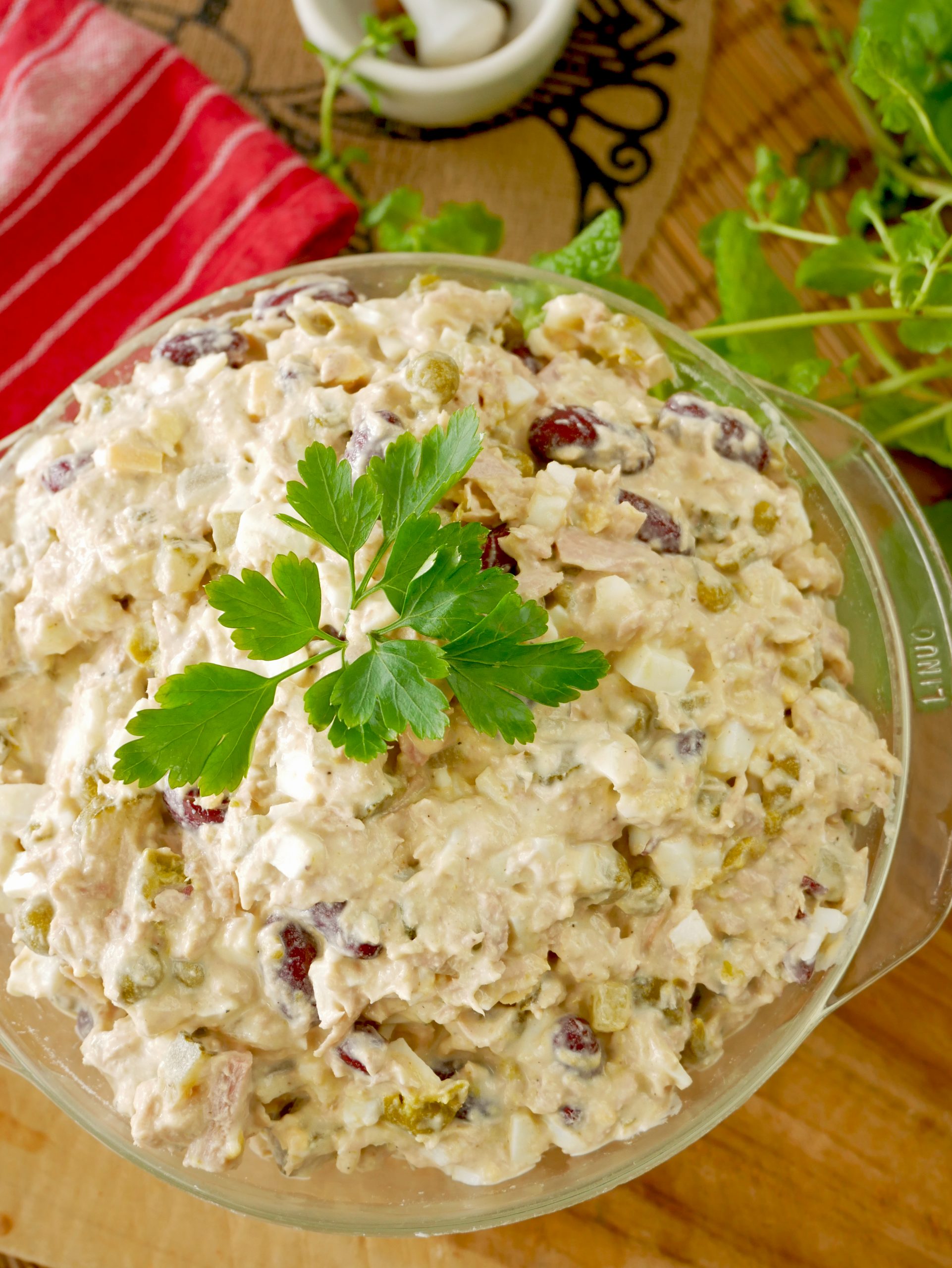 Sałatka z tuńczykiem i fasolą – pyszna i ekspresowa do zrobienia