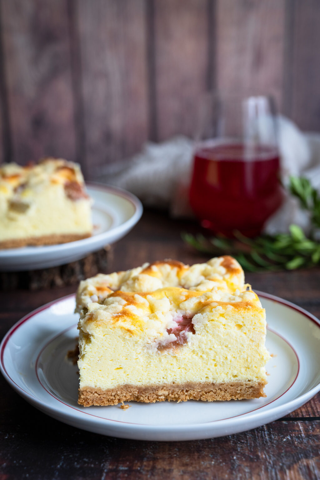 Sernik z mlekiem w proszku i rabarbarem