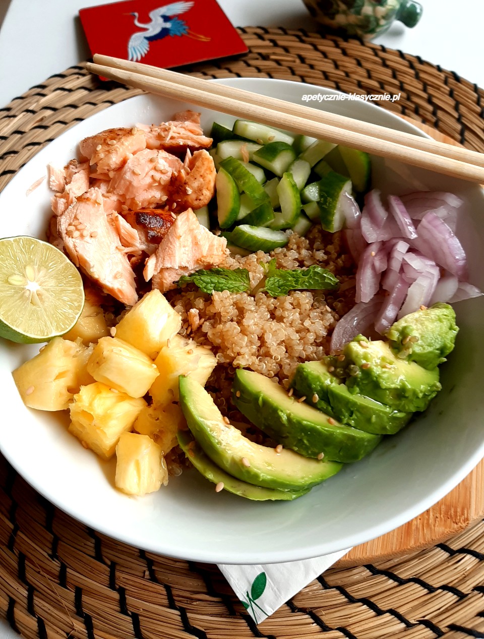 POKE BOWL Z ŁOSOSIEM