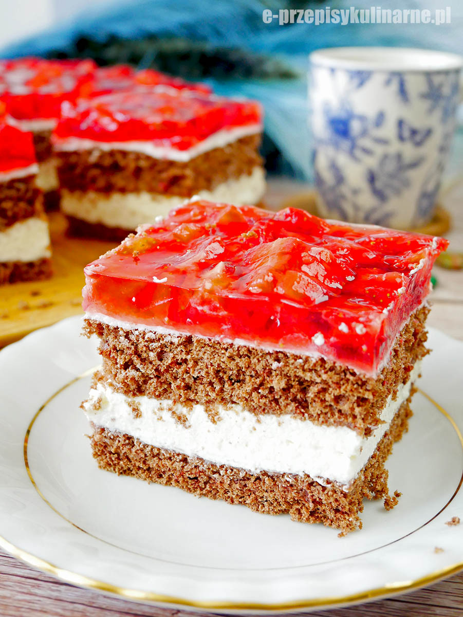 Ciasto Sen Nocy Letniej - lekki krem jogurtowy z truskawkami i kakaowym biszkoptem