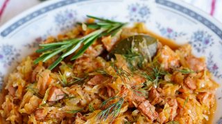 Bigos z młodej kapusty