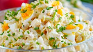 Sałatka z szynką, porem i marynowaną cebulką