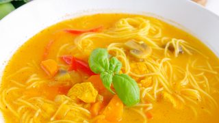 Zupa tajska z kurczakiem