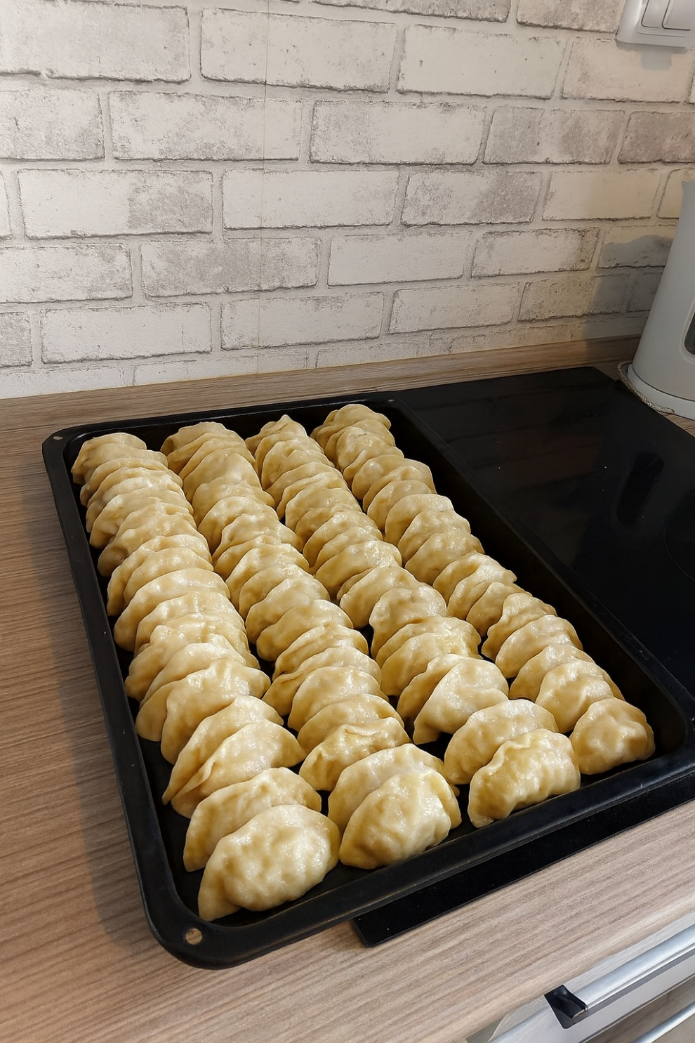 Domowe pierogi ruskie krok po kroku - prosty i pyszny przepis