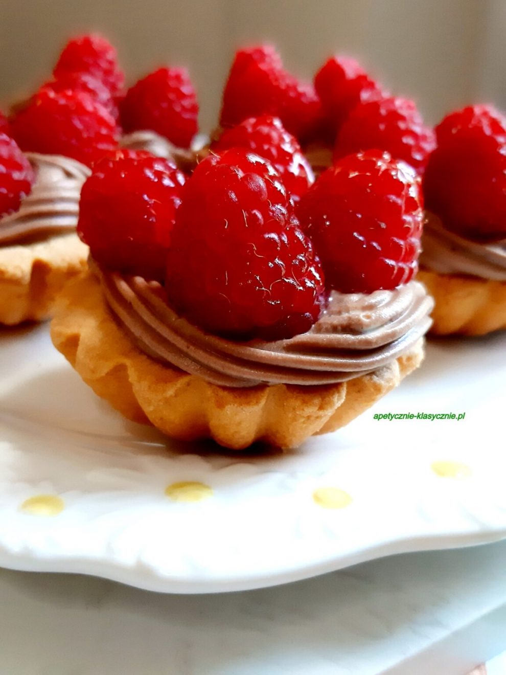 KRUCHE BABECZKI Z KREMEM Z NUTELLI I OWOCAMI