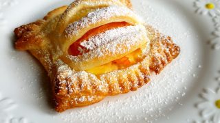 CIASTKA FRANCUSKIE Z BUDYNIEM I MORELAMI