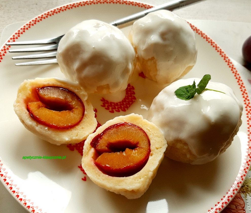 KNEDLE TWAROGOWE ZE ŚLIWKĄ