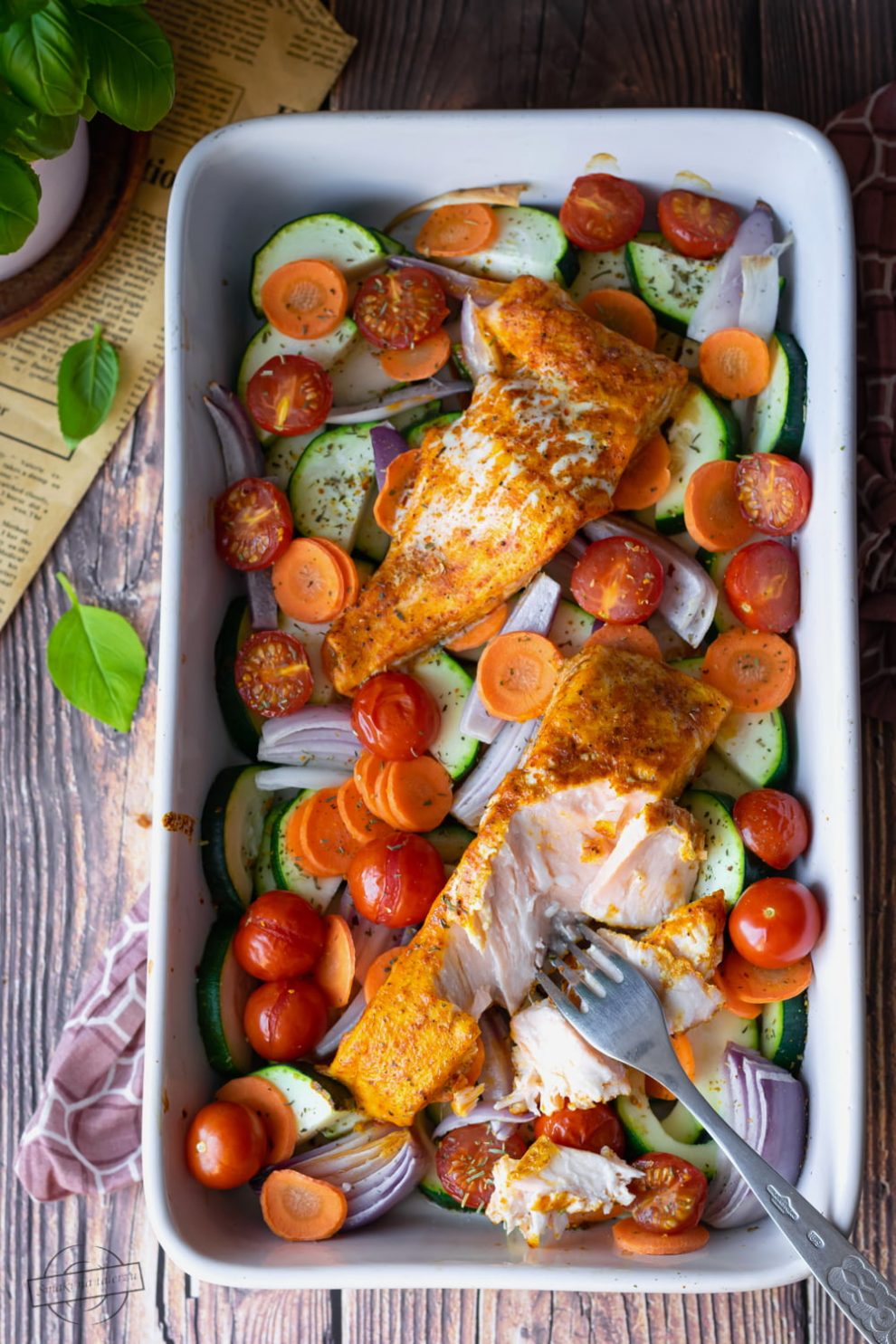 Łosoś pieczony z warzywami