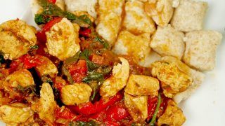 Fit kurczak ze szpinakiem w sosie pomidorowym – obiad w 30 minut