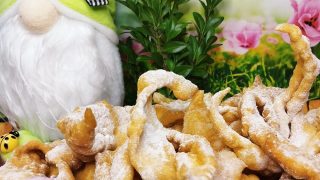 Faworki chrupiące z białka kurzego