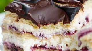 Porzeczkowe ciasto kajmakowe