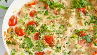 Kurczak w sosie brokułowym z pomidorkami koktajlowymi