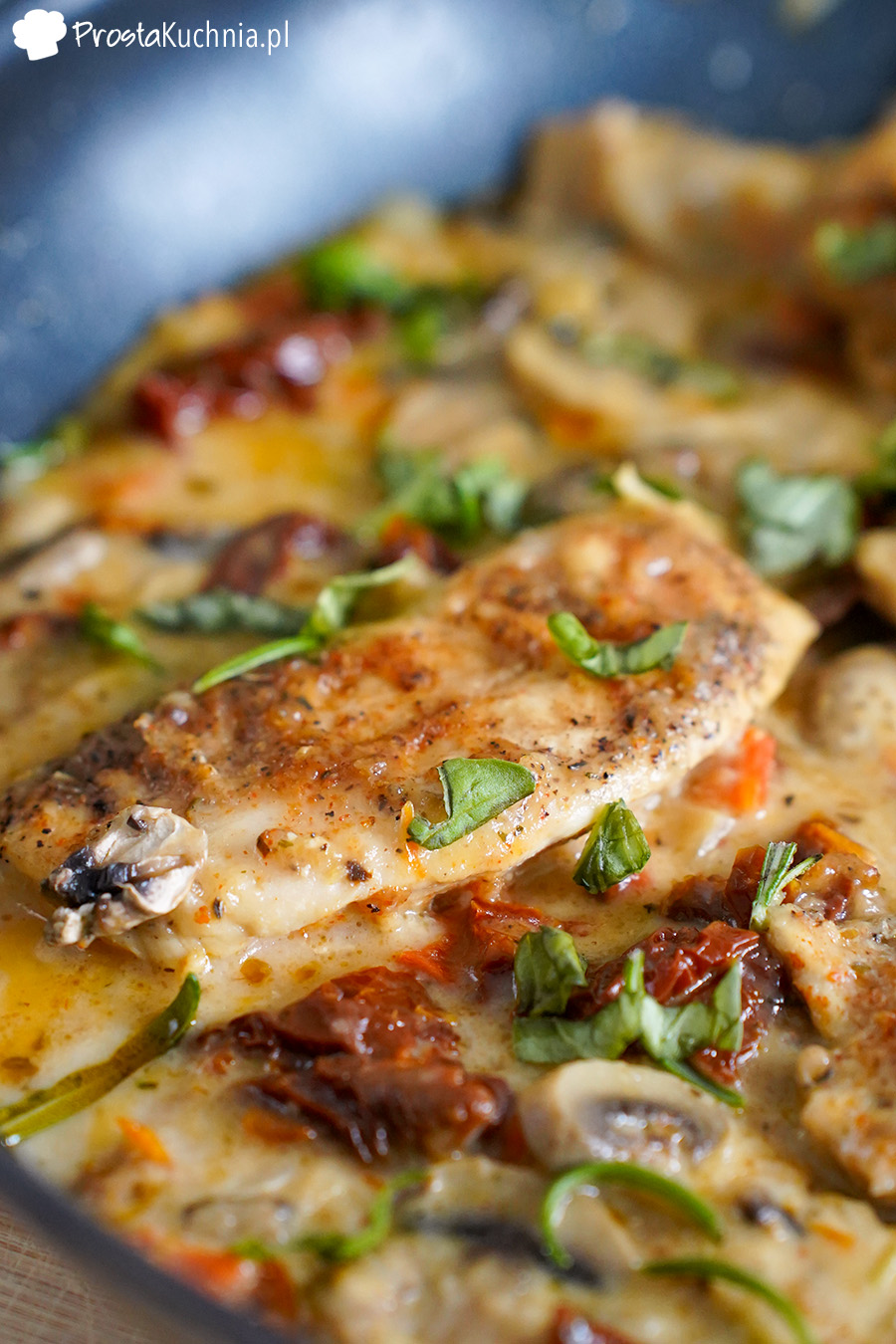 Kurczak w sosie pieczarkowym z suszonymi pomidorami