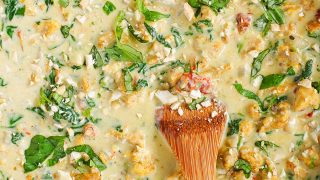 Kurczak w sosie gorgonzola z parmezanem i szpinakiem