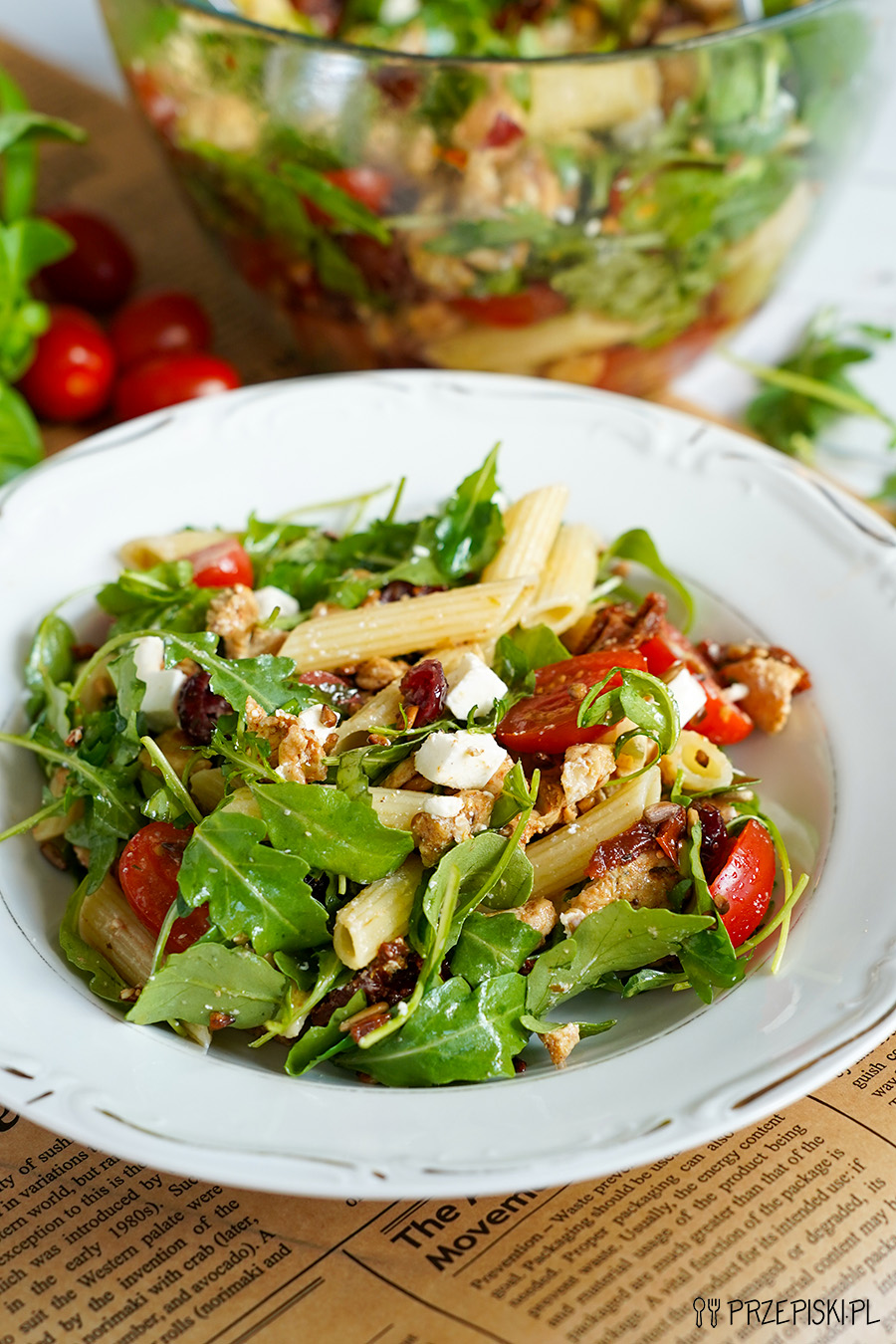 Sałatka z kurczakiem, rukolą i fetą
