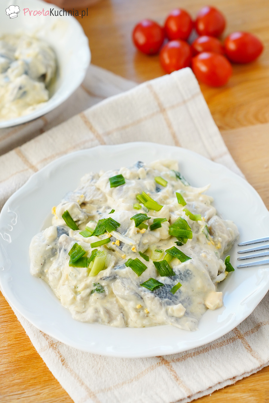 Śledzie z jajkiem w sosie śmietanowym