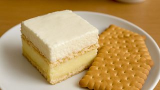 Budyniowiec na herbatnikach z cytrynową pianką