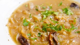 Zupa cebulowa z suszonymi grzybami