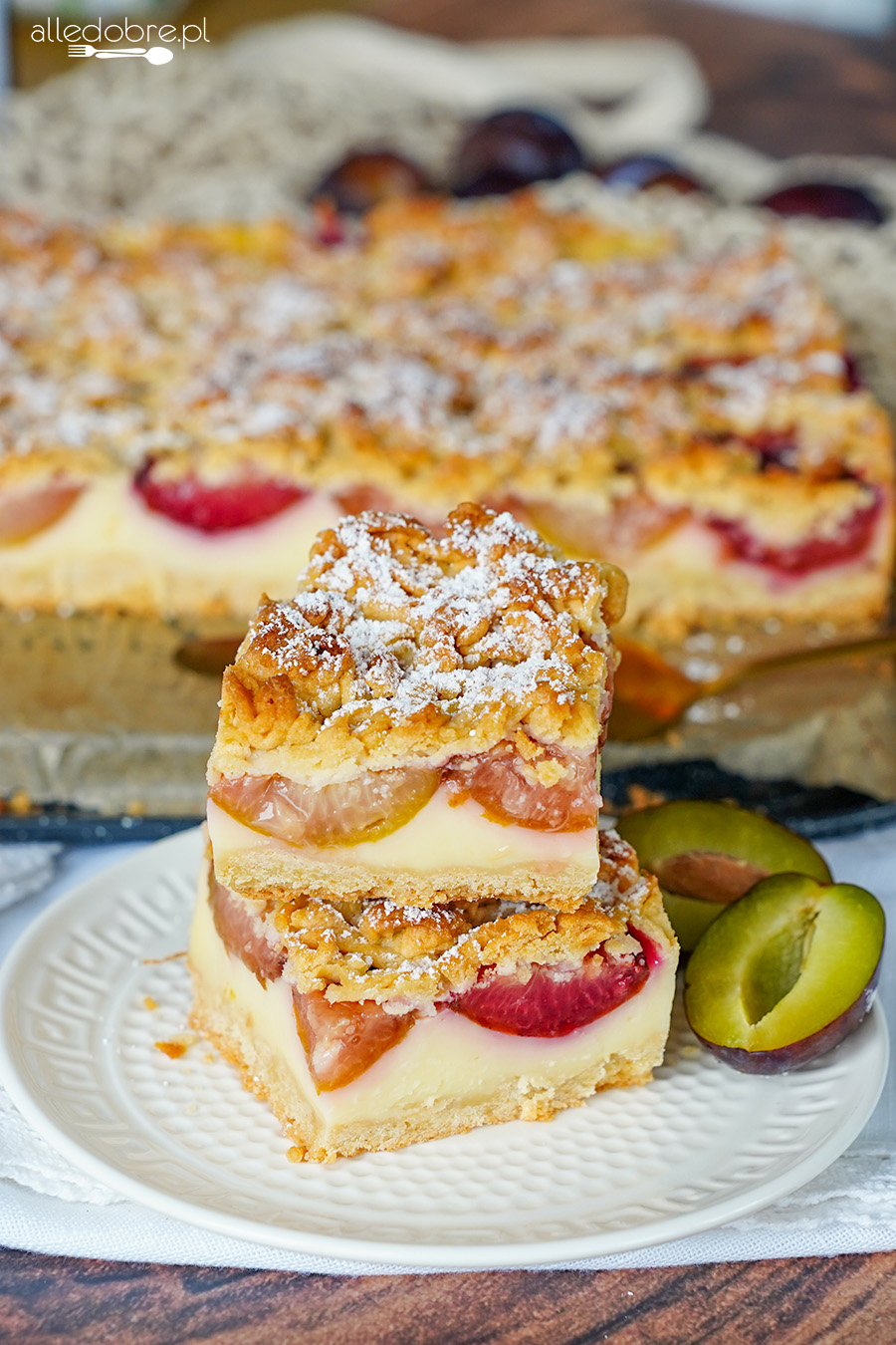 Kruche ciasto ze śliwkami i budyniem