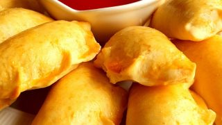 PIECZONE PIEROGI Z NADZIENIEM Z TWAROGU I FETY - pyszne, żal nie spróbować