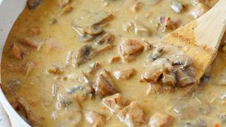 Gulasz wieprzowy z pieczarkami