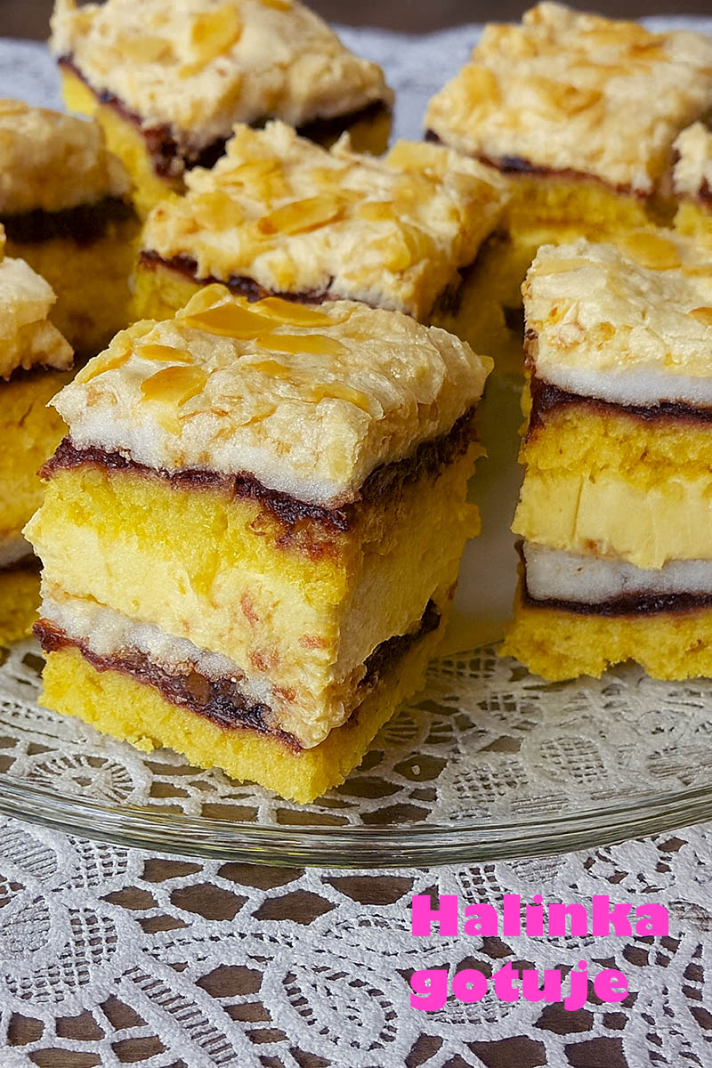 Pychotka z kremem śmietankowym i białą czekoladą – znika z blachy w mgnieniu oka