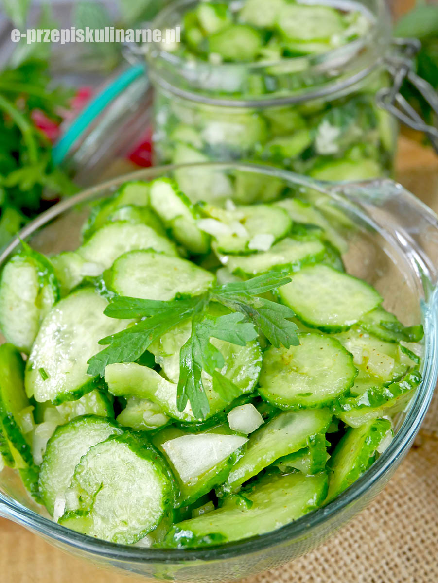 Surówka po kreolsku – chrupiący i pikantny dodatek do obiadu