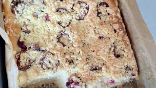 Ciasto drożdżowe ze śliwkami i kruszonką – puszyste, pachnące i zawsze się udaje