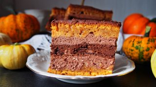 Dwukolorowe ciasto dyniowe z kremem czekoladowym – wilgotne i pachnące jesienią