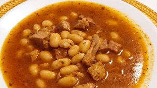 Fasolka po bretońsku z mięsem i kiełbasą – moja ulubiona wersja