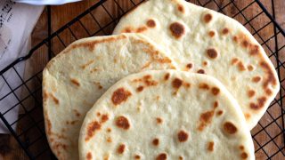 Chlebki naan na maślance