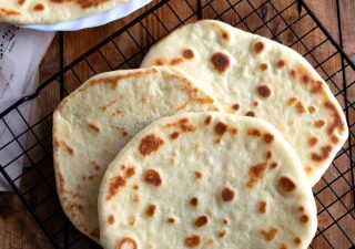 Chlebki naan na maślance