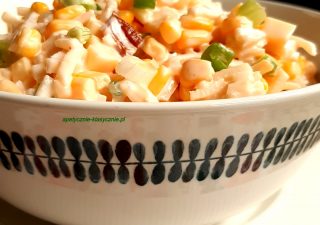 SAŁATKA Z SELERA KONSERWOWEGO Z SOSEM TYSIĄCA WYSP