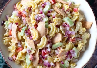 Sałatka makaronowa z tuńczykiem