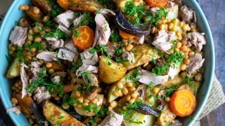 Sałatka z pieczonych warzyw z tuńczykiem i soczewicą