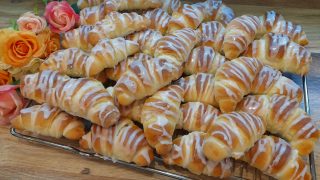 Rogale drożdżowe z serem